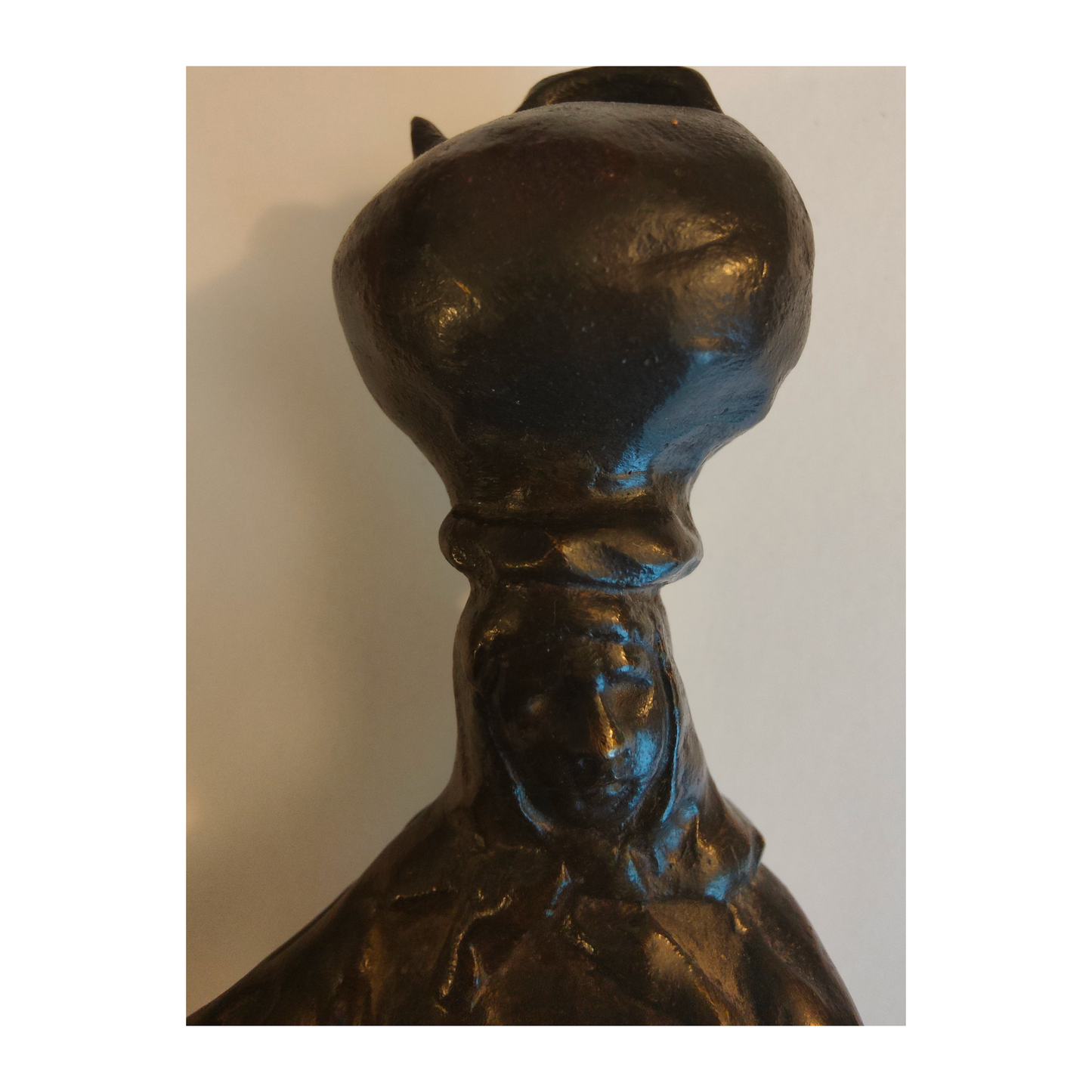 Sculpture bronze patine brune représentant porteuse d'eau shtetl, signée Serge Zelikson, Art Déco 22cm