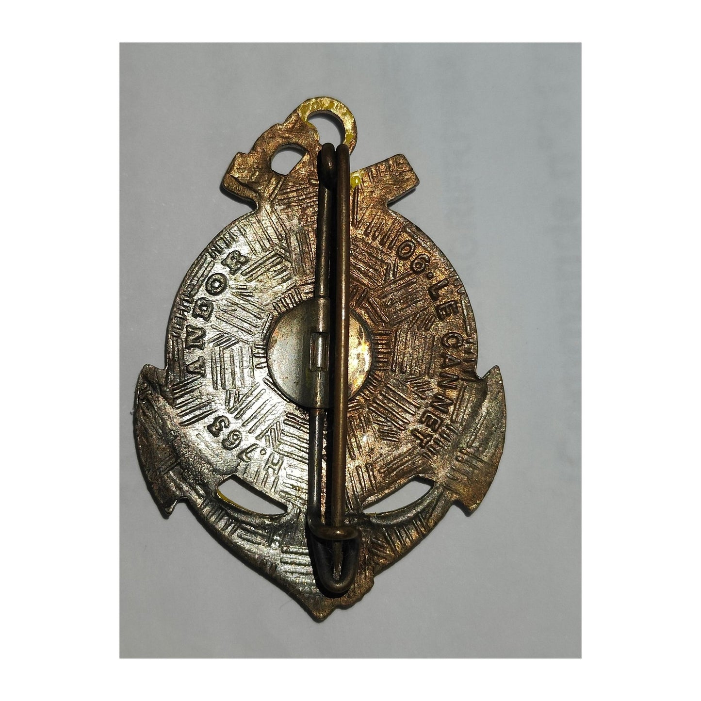 Insigne du 4ᵉ Régiment d’Infanterie de Marine, emblème militaire original et recherché, idéal pour collectionneurs d’insignes anciens des Troupes de Marine.