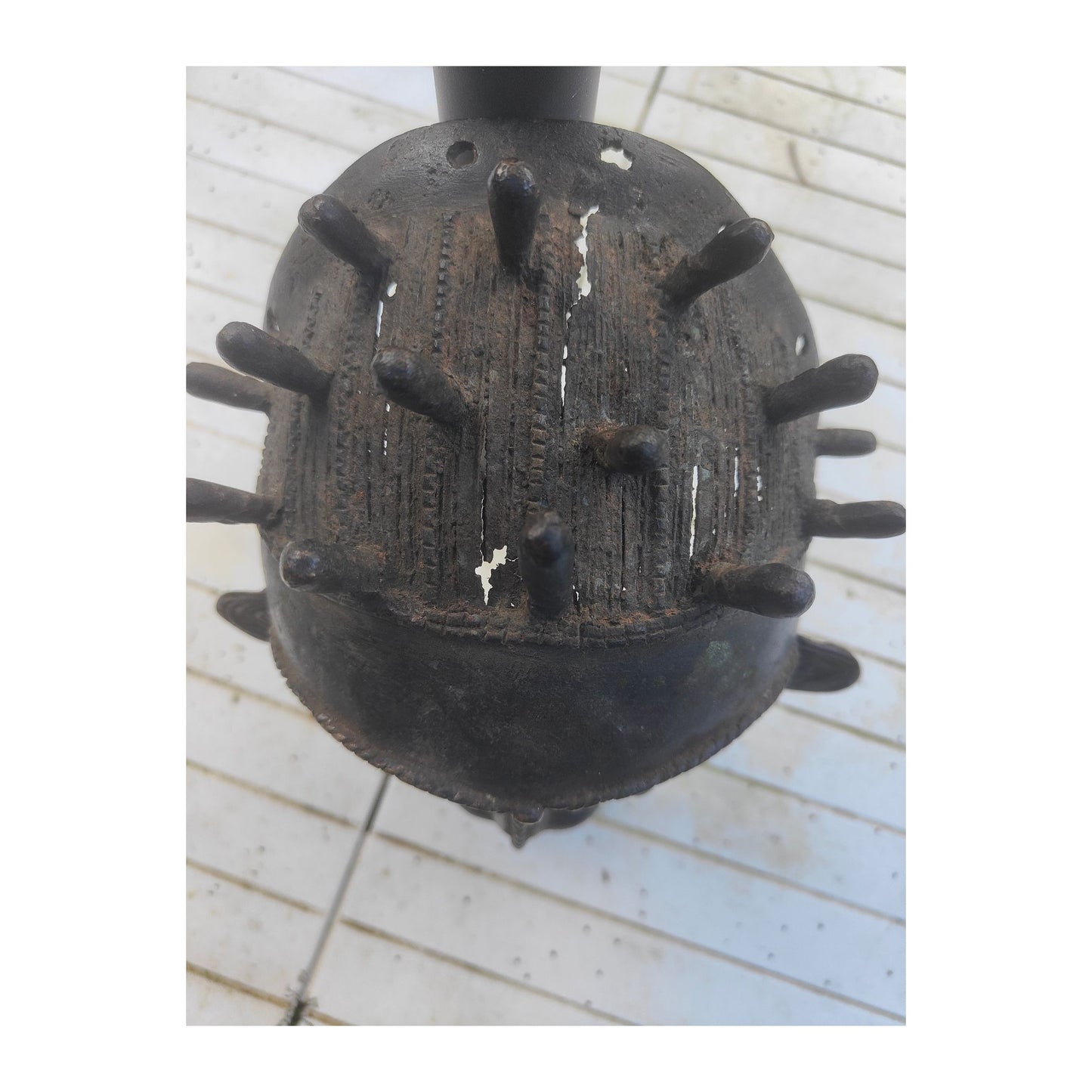 Image traitée - Masque de chefferie en alliage cuivreux fonte à la cire perdue, Culture Bamoun,