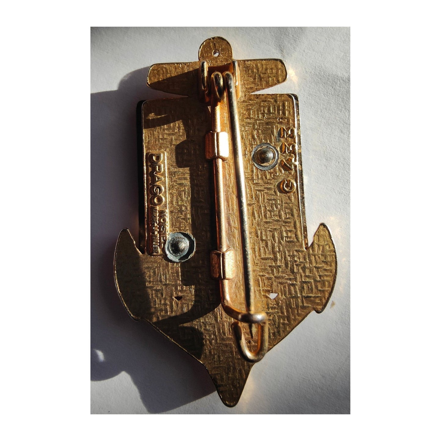 Insigne authentique du 2ᵉ Régiment d’Infanterie de Marine, emblème militaire recherché des Troupes de Marine, pièce de collection historique.