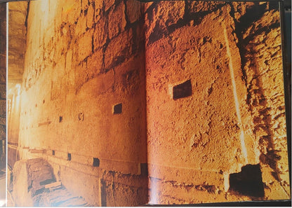 Image traitée - Livre Rare - Touching the Stones of Our Heritage: The Western Wall Tunnels – Dan Bahat (2002)