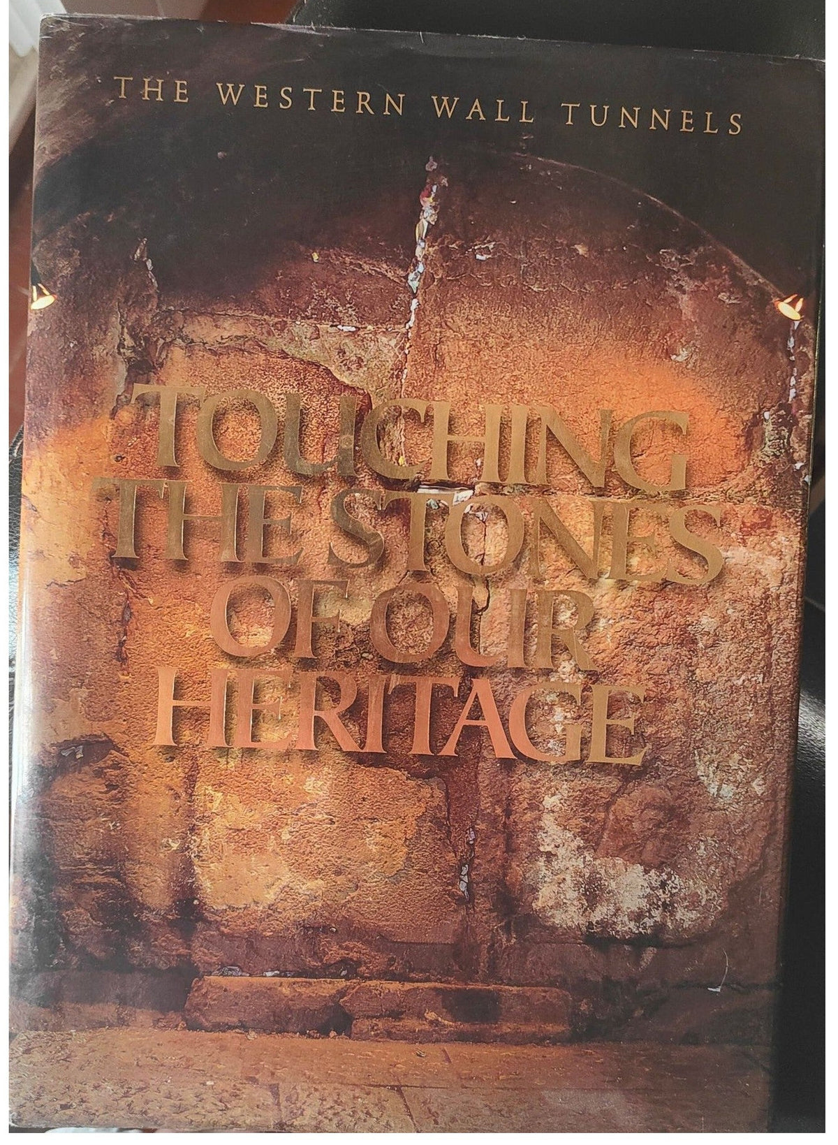 Image traitée - Livre Rare - Touching the Stones of Our Heritage: The Western Wall Tunnels – Dan Bahat (2002)