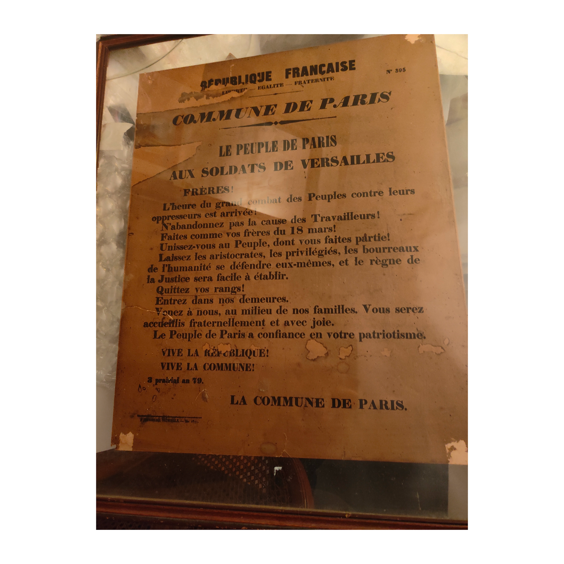  Affiche originale jaunâtre Commune de Paris 1871, appel du peuple aux soldats de Versailles, document historique encadré 
