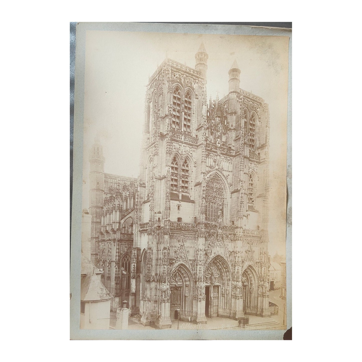 Image traitée - Abbeville-nef de la cathédrale- photo- Médéric Mieusement