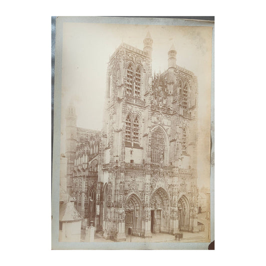 Image traitée - Abbeville-nef de la cathédrale- photo- Médéric Mieusement
