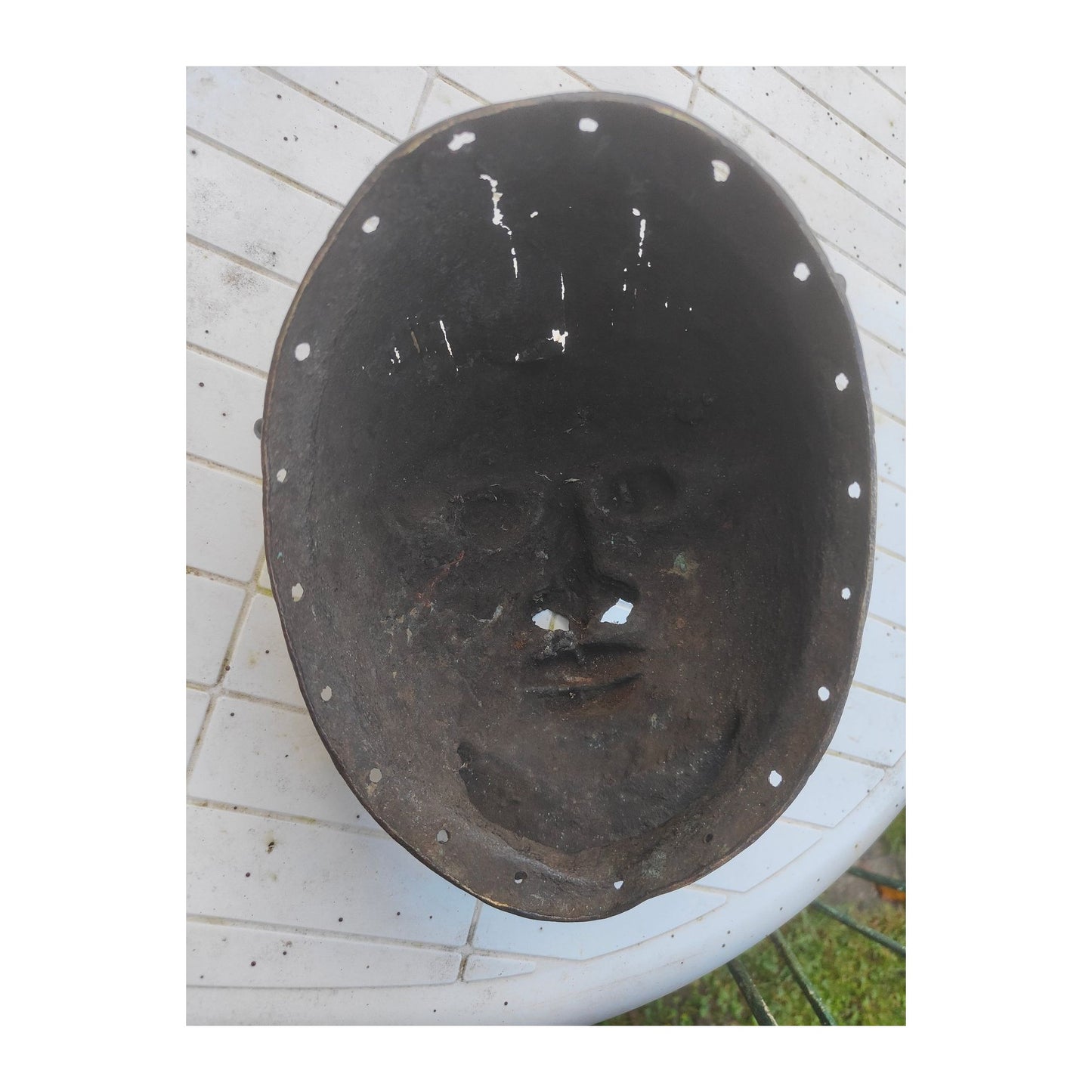 Image traitée - Masque de chefferie en alliage cuivreux fonte à la cire perdue, Culture Bamoun,