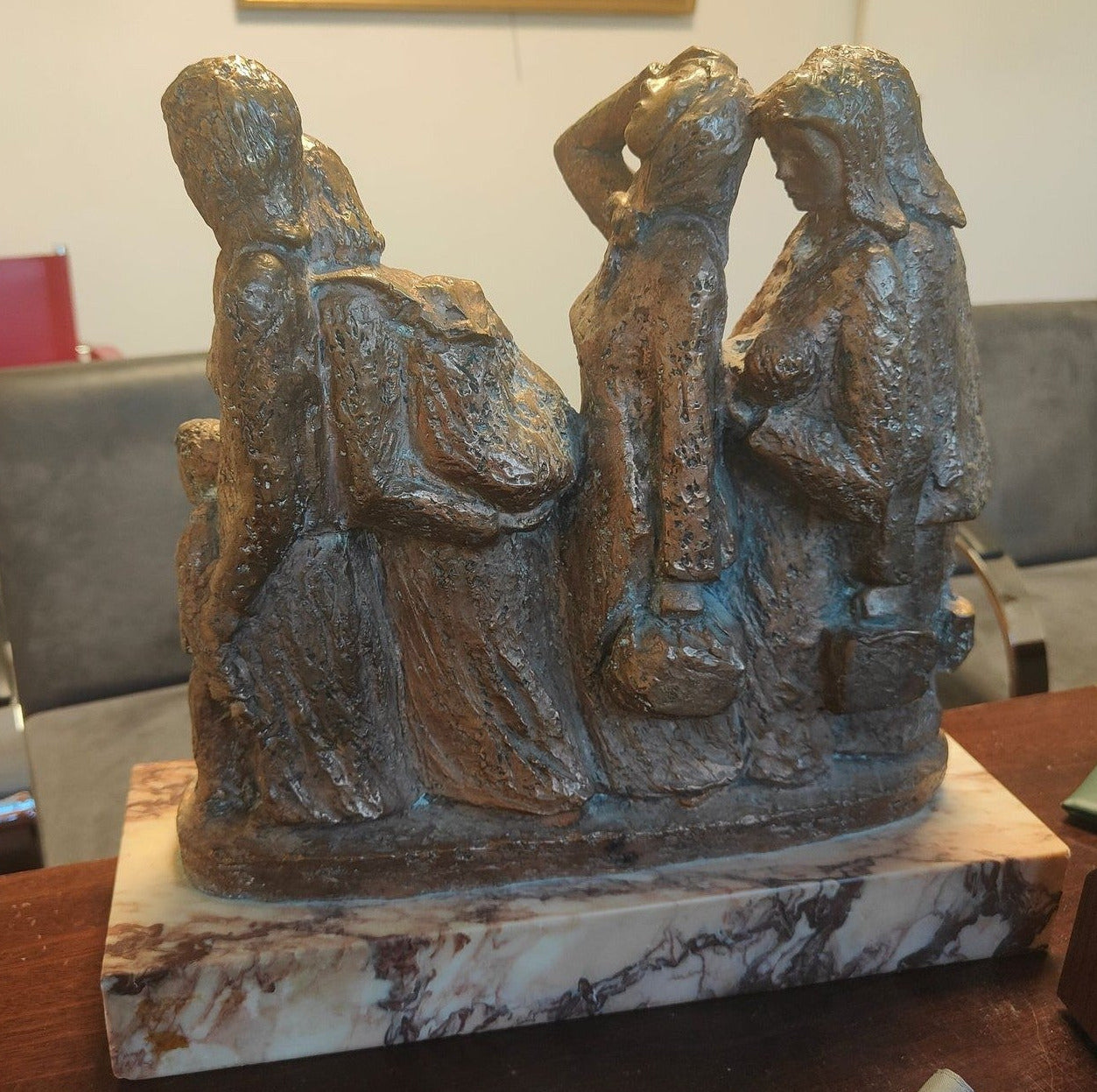 Image traitée - EXODUS important bronze à patine dorée