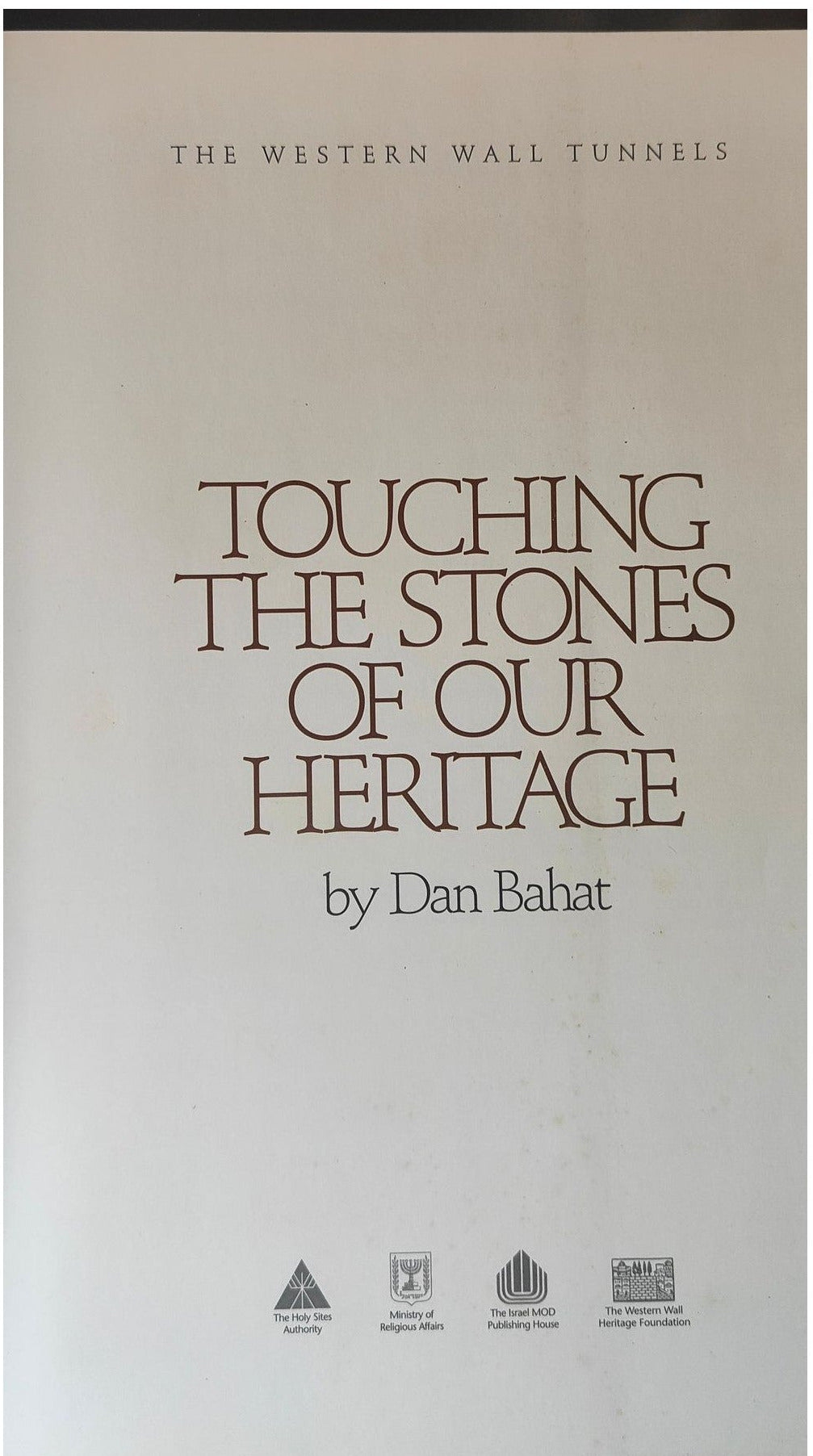 Image traitée - Livre Rare - Touching the Stones of Our Heritage: The Western Wall Tunnels – Dan Bahat (2002)