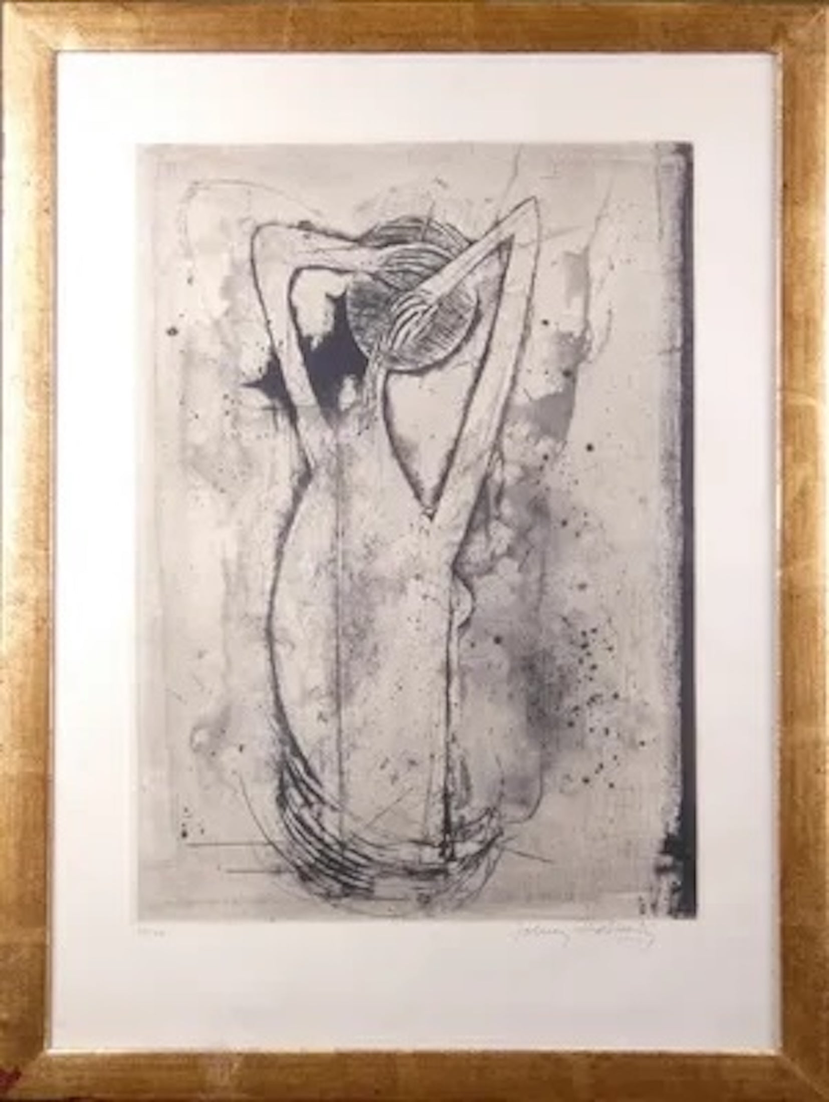 Eau-forte Femme assise de Johnny Friedlaender, signée et numérotée 34/40, encadrée sous verre dans un cadre doré, œuvre raffinée du maître graveur.