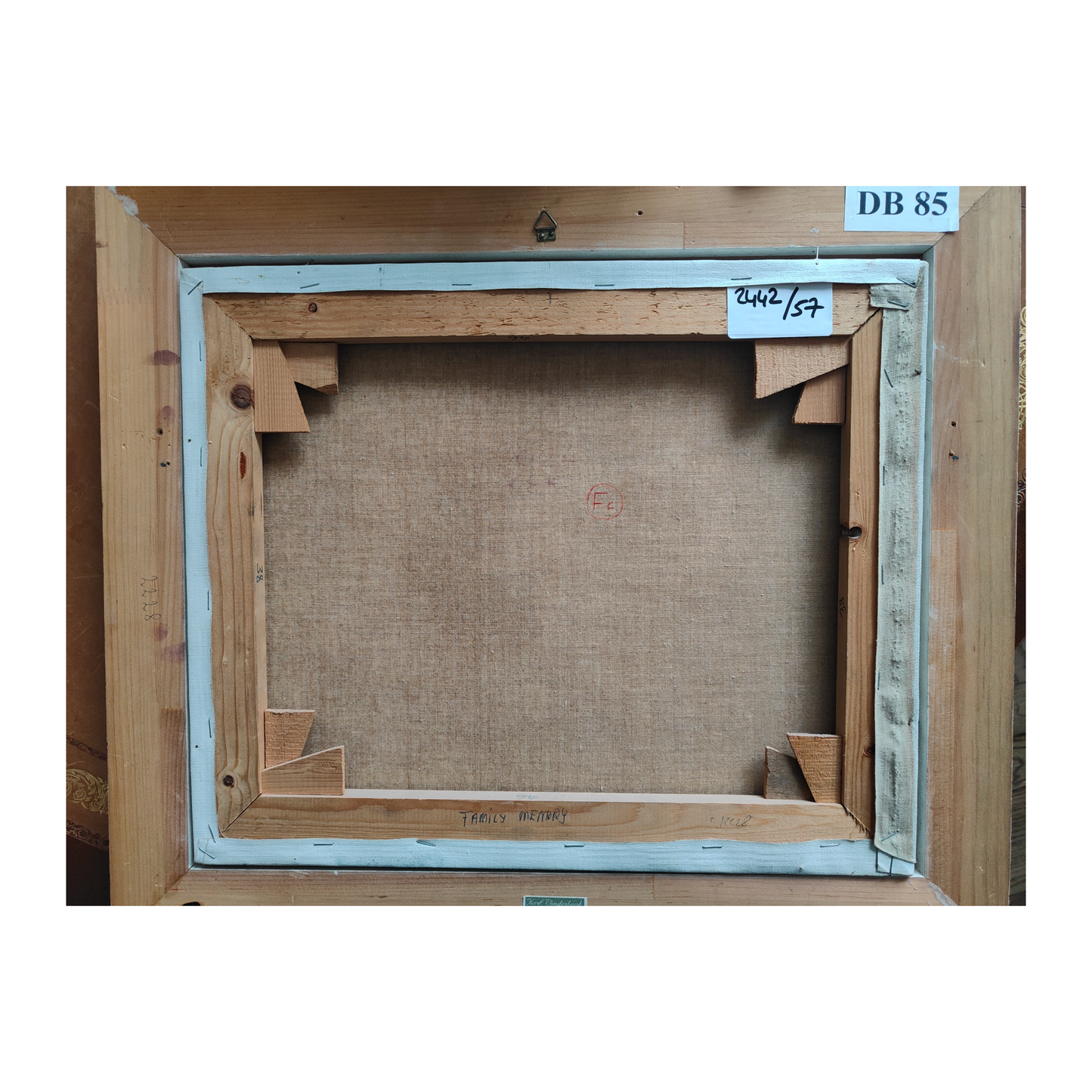 Huile sur toile Family Memory de Mario Doretti (1929–2013), œuvre signée et titrée au dos, peinture légèrement surréaliste élégamment encadrée, pièce originale.