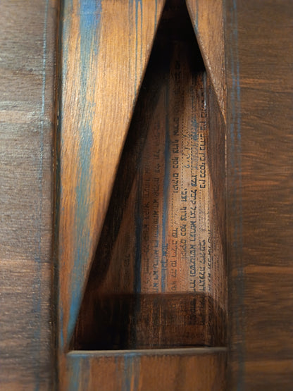 sculpture en diptyque- contre plaqué non signée sans doute allegorie de deportation?