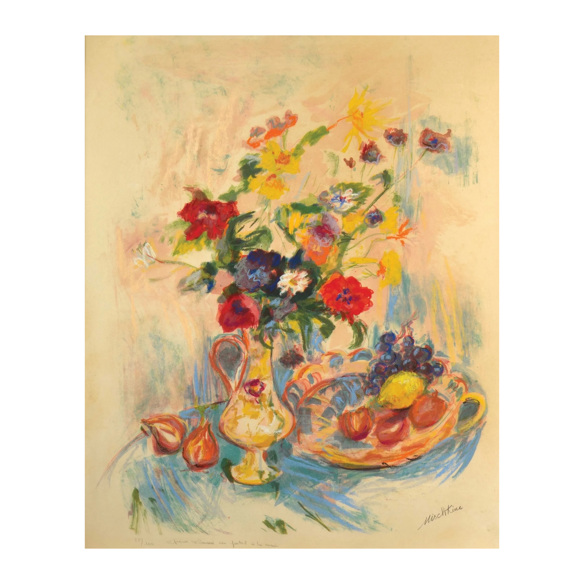 Lithographie en couleurs Nature morte aux fleurs et aux fruits d’Olga Mischkind (Olga Lord), rehaussée au pastel, signée et numérotée 55/100, encadrée.