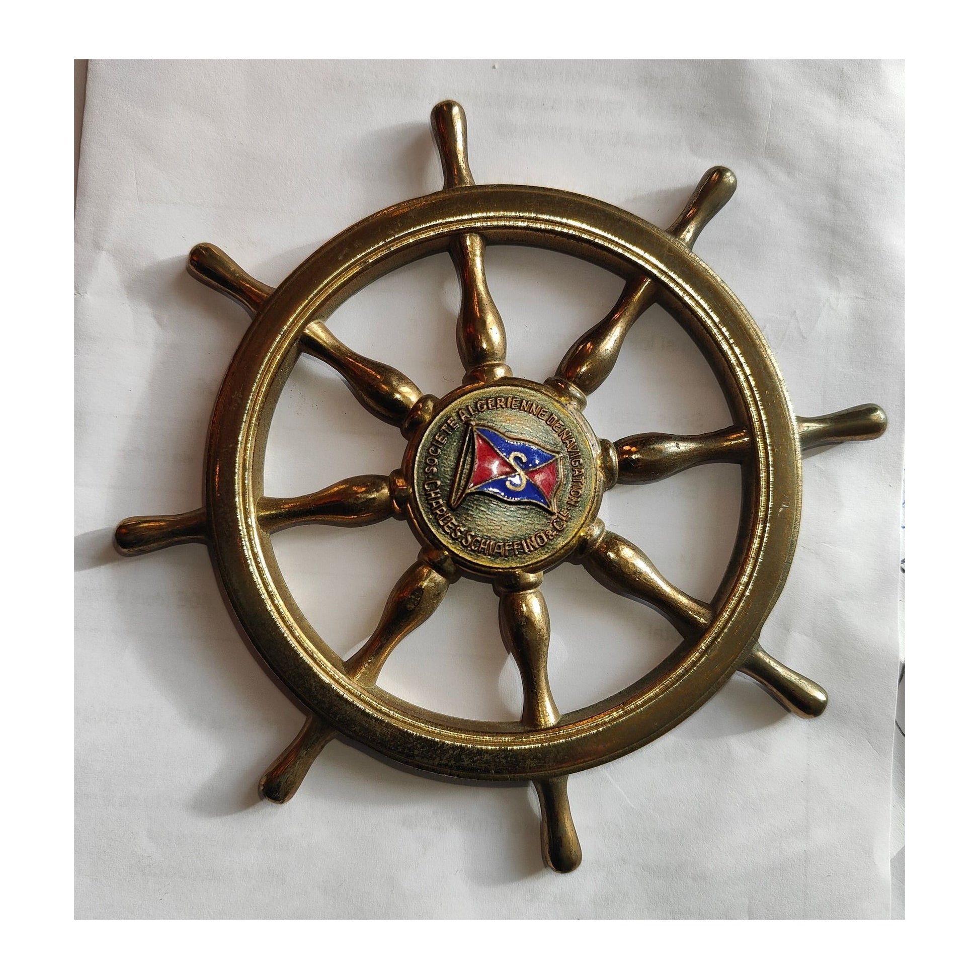Médaille en laiton de la Compagnie Algérienne de Navigation Schiaffino, roue de bateau emblématique, pièce historique maritime de 13 cm pour 262 g.