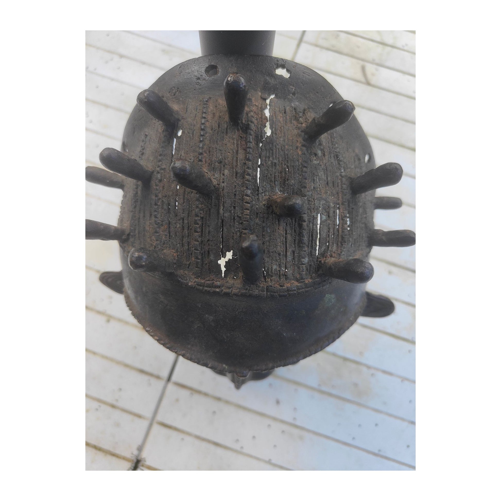 Image traitée - Masque de chefferie en alliage cuivreux fonte à la cire perdue, Culture Bamoun,