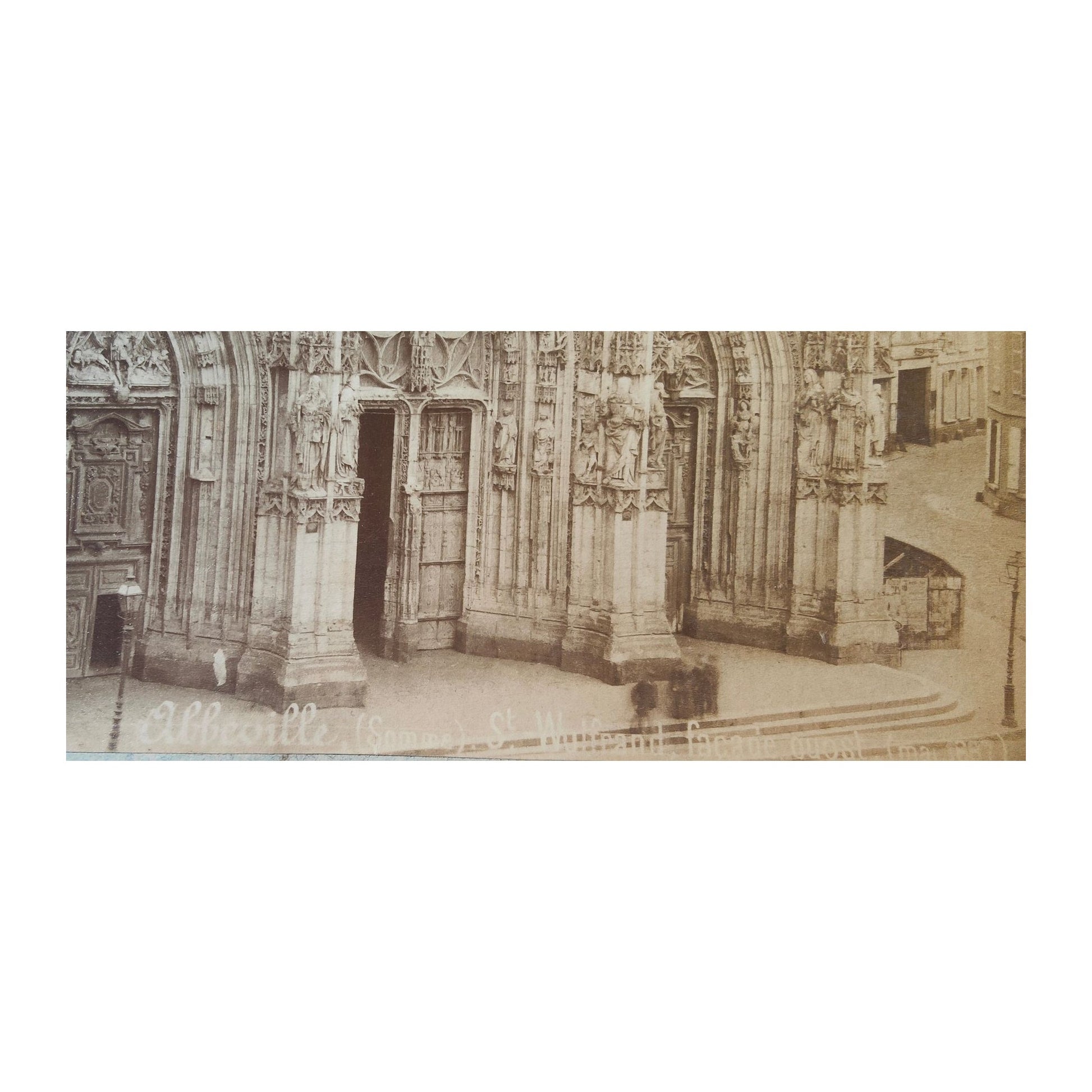 Image traitée - Abbeville-nef de la cathédrale- photo- Médéric Mieusement