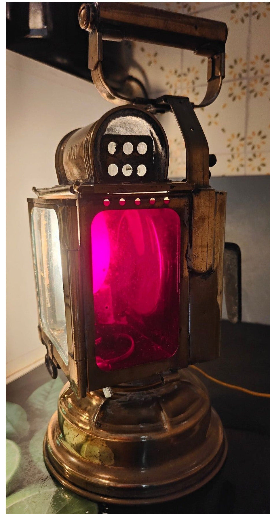 Image traitée - Ancien fanal SNCF à carbure transformé lampe – vintage industriel – chemin de fer
