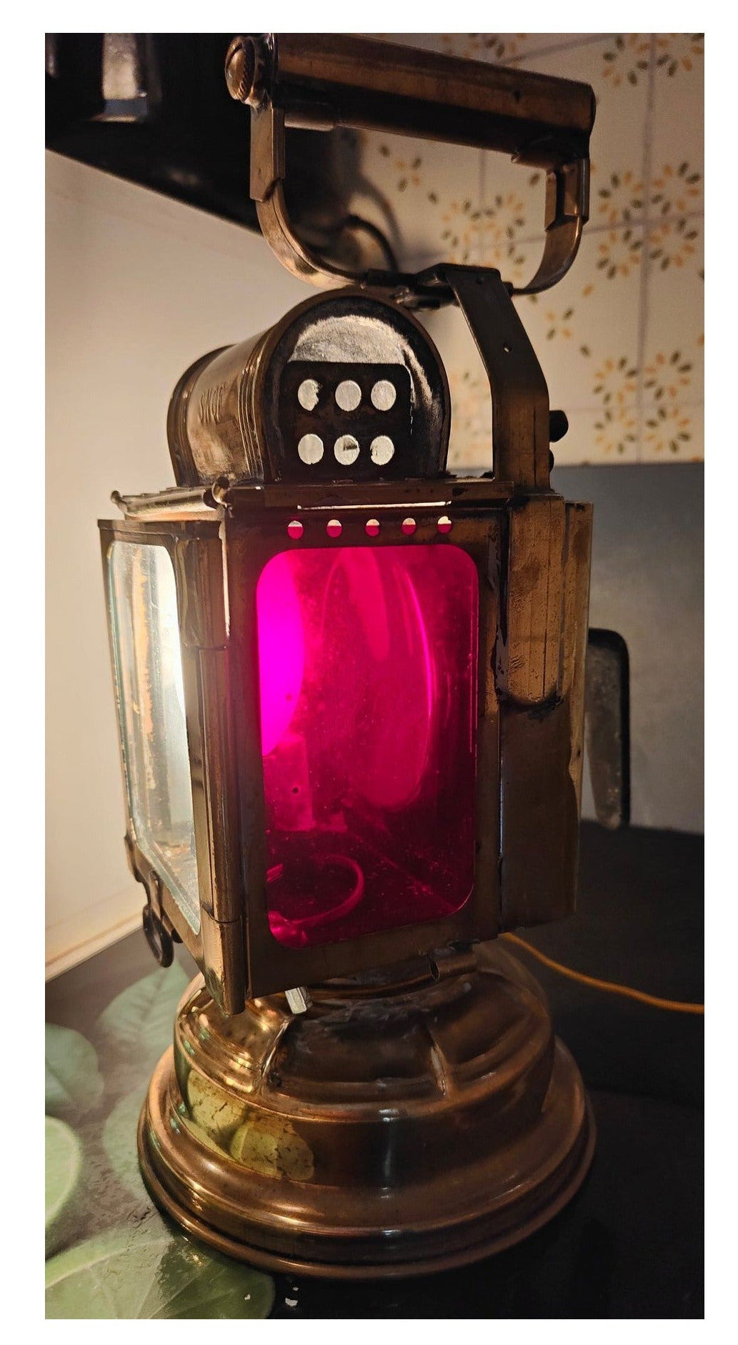 Image traitée - Ancien fanal SNCF à carbure transformé lampe – vintage industriel – chemin de fer