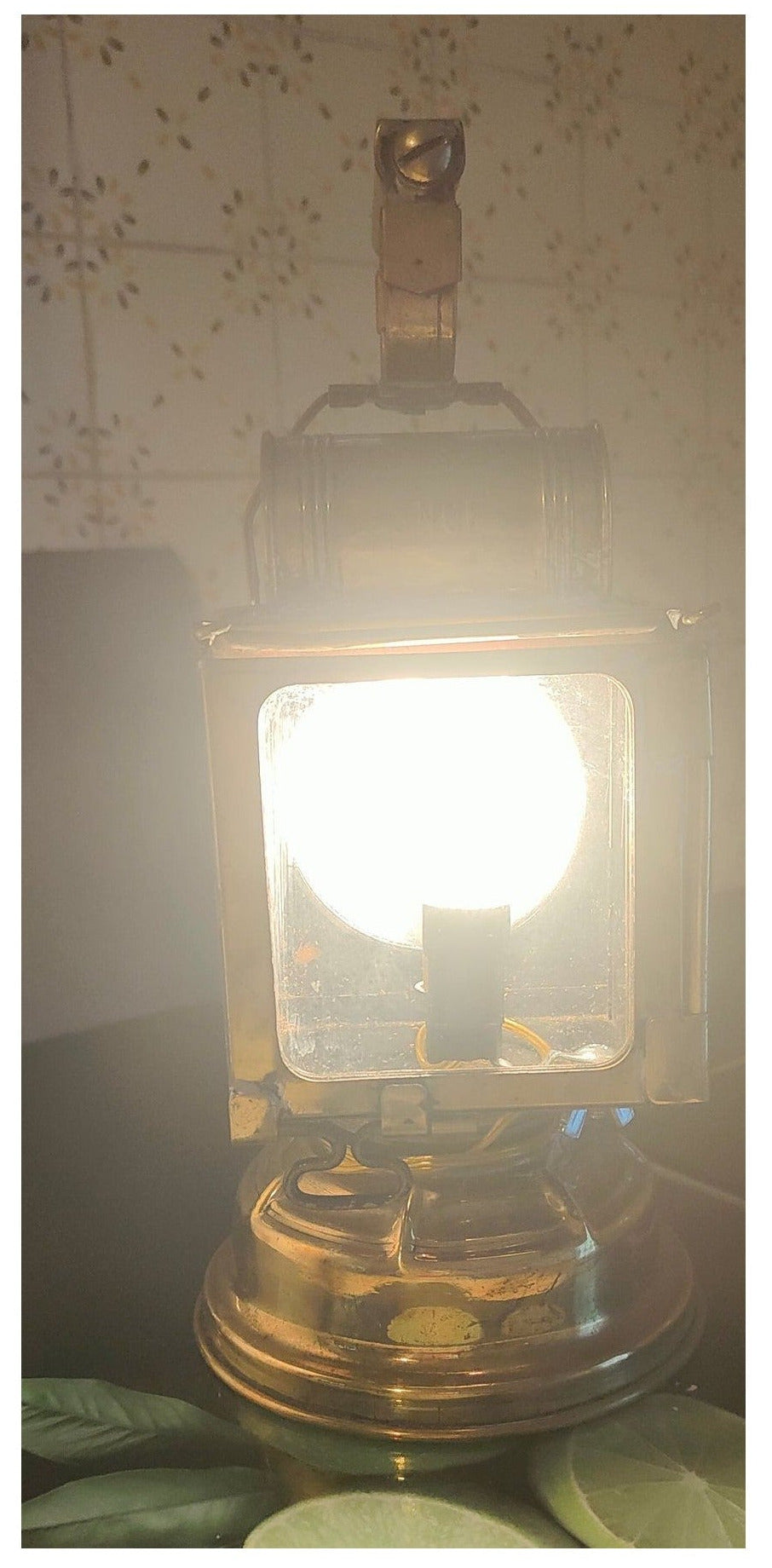 Image traitée - Ancien fanal SNCF à carbure transformé lampe – vintage industriel – chemin de fer