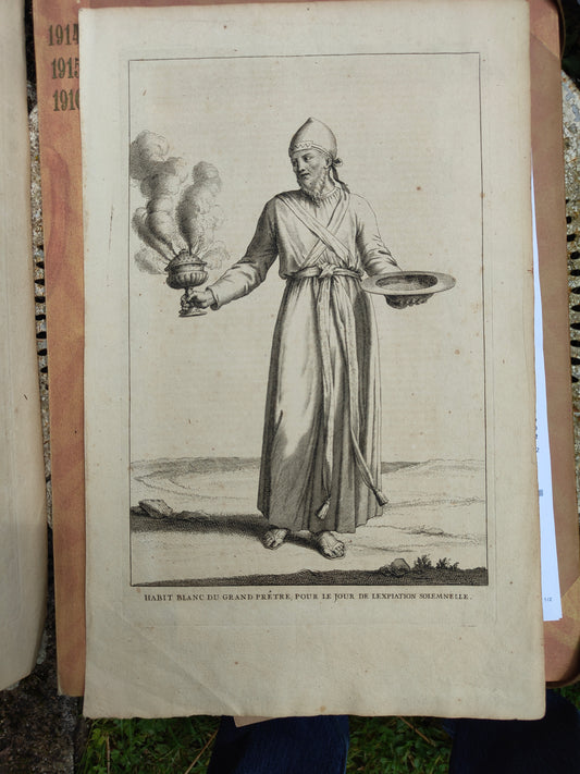 Habit Blanc du Grand Prêtre gravure Augustin Calmet illustration encyclopédique costume religieux art graphique historique
